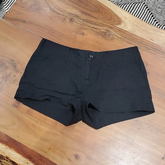 Vintage Black Linen Shorts - Picture 3 of 16